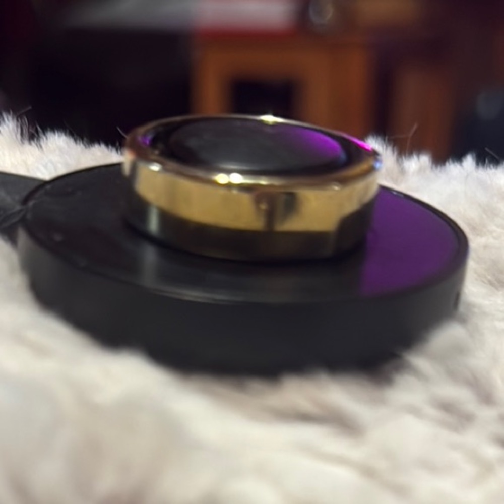 Oura ring, Gen 3 Gold with Magnetic Charger
